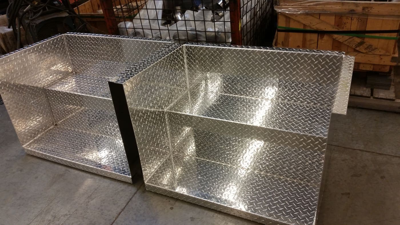 Aluminium tread plate tray from the opposite corner showing the welded seam