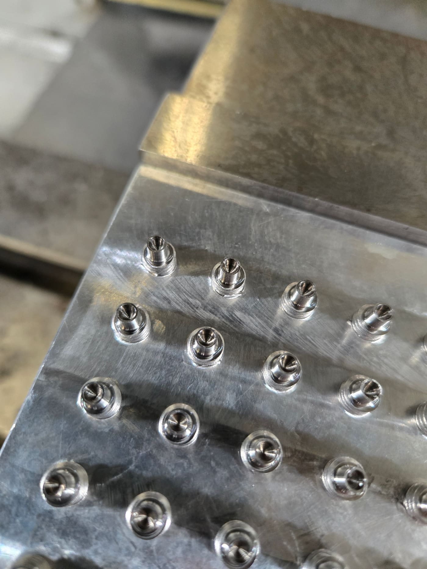 Aluminium plate with a grid of installed self-clinching studs